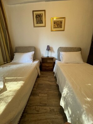 3 chambres, fer et planche à repasser, Wi-Fi, draps fournis
