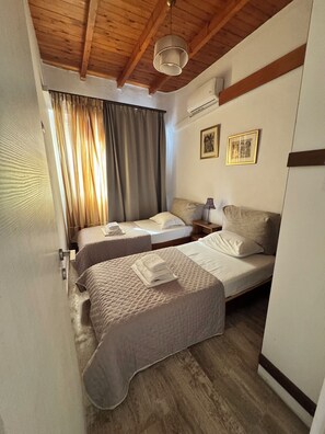 3 bedrooms, iron/ironing board, WiFi, bed sheets