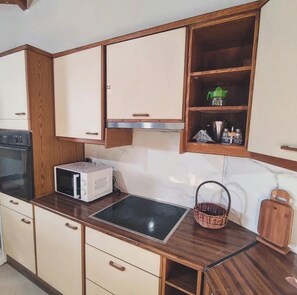 電子レンジ、オーブン、コンロ、食器洗い機