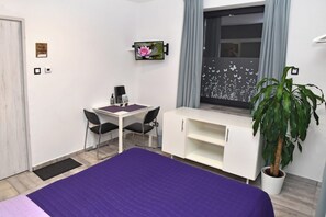 Deluxe Double Room, Patio | Free WiFi - Water lily Boutique B&B and Bungalow (Hévíz)