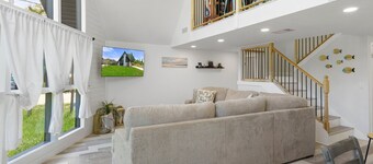 Coastal family gaming retreat with pool table, hot tub, arcades - pet welcome