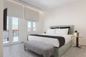 4 bedrooms, in-room safe, desk, iron/ironing board