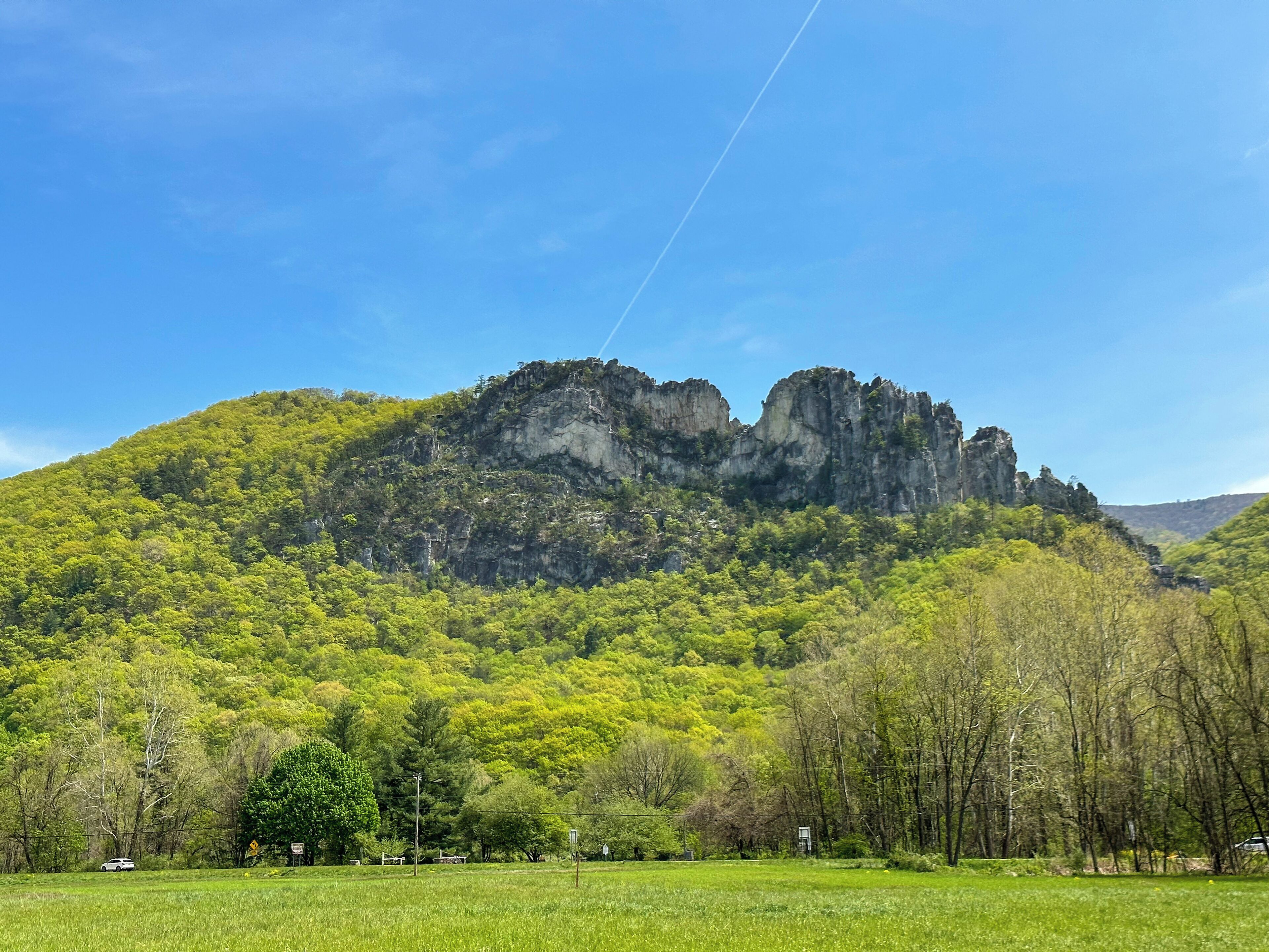 Panoramic Paradise Cottage - Stunning View of Seneca Rocks from Porch 