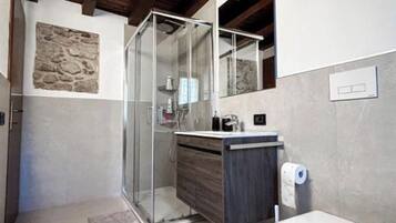 Douche, articles de toilette écologiques, sÚche-cheveux