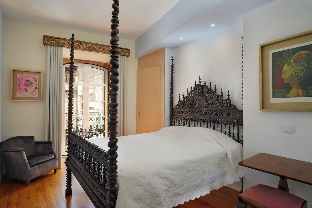 Quarto casal clássico, sacada, vista para a cidade | 1 quarto, roupas de cama de algodão egípcio, roupas de cama premium