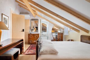 Habitación doble Deluxe, vista a la ciudad | 1 habitación, sábanas de algodón egipcio y ropa de cama de alta calidad 