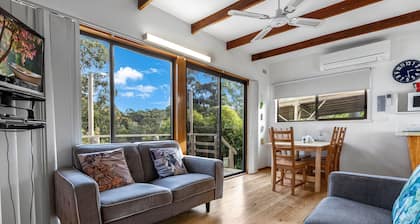 Jetty View: Lorikeet Cabin - Feel a sense of nature in this rural environment