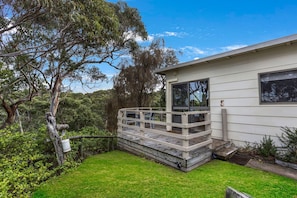 Terrace/patio - Jetty View - Rosella Cabin: Feel a sense of nature in this rural environment (Nungurner)