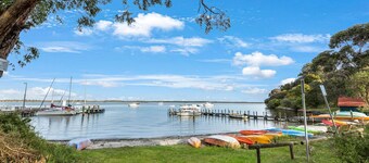 Jetty View: Rosella Cabin - Feel a sense of nature in this rural environment