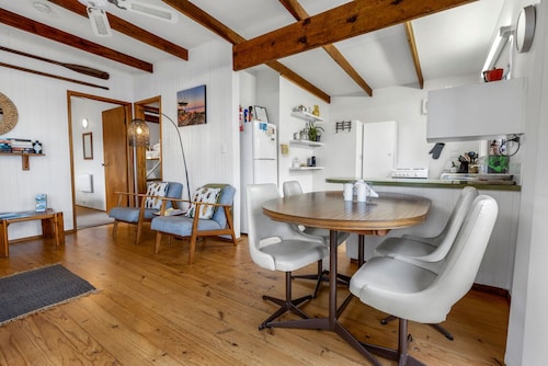 Jetty View: Rosella Cabin - Feel a sense of nature in this rural environment