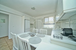 Fridge, oven, coffee/tea maker, cookware/dishes/utensils