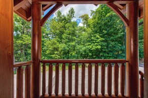 Interior - Papa Bear's Cabin – 8BR with stunning Mt. LeConte views (Gatlinburg)