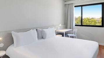 Caja fuerte, escritorio, tabla de planchar con plancha y wifi gratis