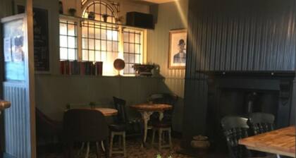 OYO The Victorian Cap