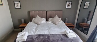 OYO The Victorian Cap