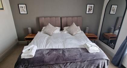 OYO The Victorian Cap