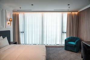 Artículos del minibar gratis y caja de seguridad en la habitación 