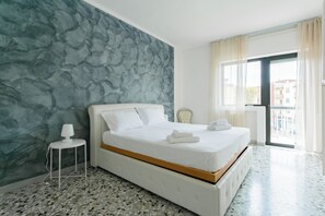 Appartement, balkon | 3 slaapkamers, babybedden, beddengoed