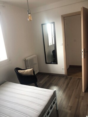 4 bedrooms, iron/ironing board, WiFi, bed sheets - T5 Parc Fleuri with free parking (Marseille)