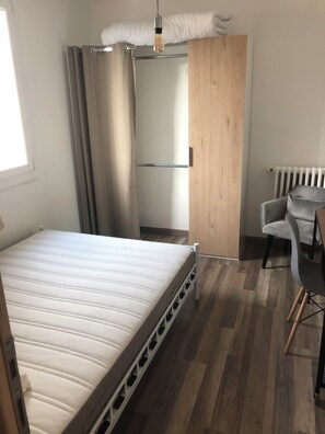 4 chambres, fer et planche à repasser, Wi-Fi, draps fournis