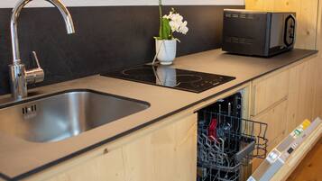 Refrigerador, microondas, parrilla de estufa y lavavajillas