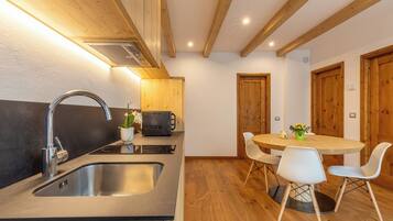 Refrigerador, microondas, parrilla de estufa y lavavajillas