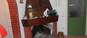 Detached house with courtyard and terrace, near the sea. Ideal for families.