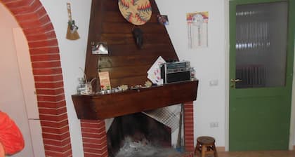 Detached house with courtyard and terrace, near the sea. Ideal for families.