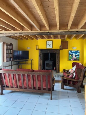 Smart TV, fireplace