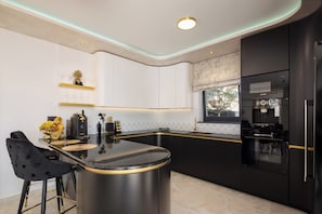 Coffee/tea maker, fridge, microwave, oven
