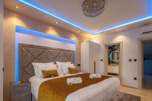 4 bedrooms, in-room safe, iron/ironing board, WiFi