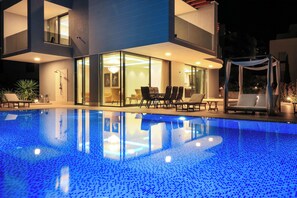 Outdoor pool, a heated pool