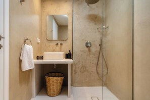 Deluxe Suite, Mountain View | Bathroom | Shower, hair dryer, slippers, towels