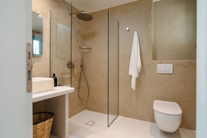 Deluxe Suite, Mountain View | Bathroom | Shower, hair dryer, slippers, towels - àlas cycladic suites (Naxos)