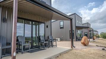 House | 2 bedrooms, desk, Internet