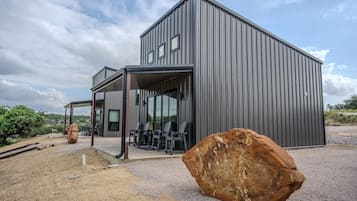 House | 2 bedrooms, desk, Internet