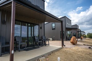 2 bedrooms, desk, Internet - Miranda In The Hill Country - Hacienda Amor (Johnson City)