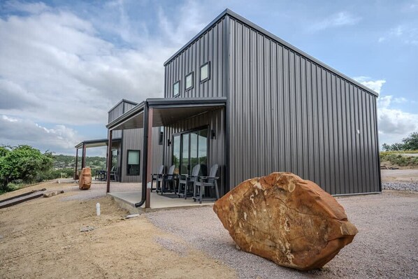 2 bedrooms, desk, Internet - Miranda In The Hill Country - Hacienda Amor (Johnson City)