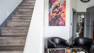 Casa | 2 camere, una scrivania, Internet