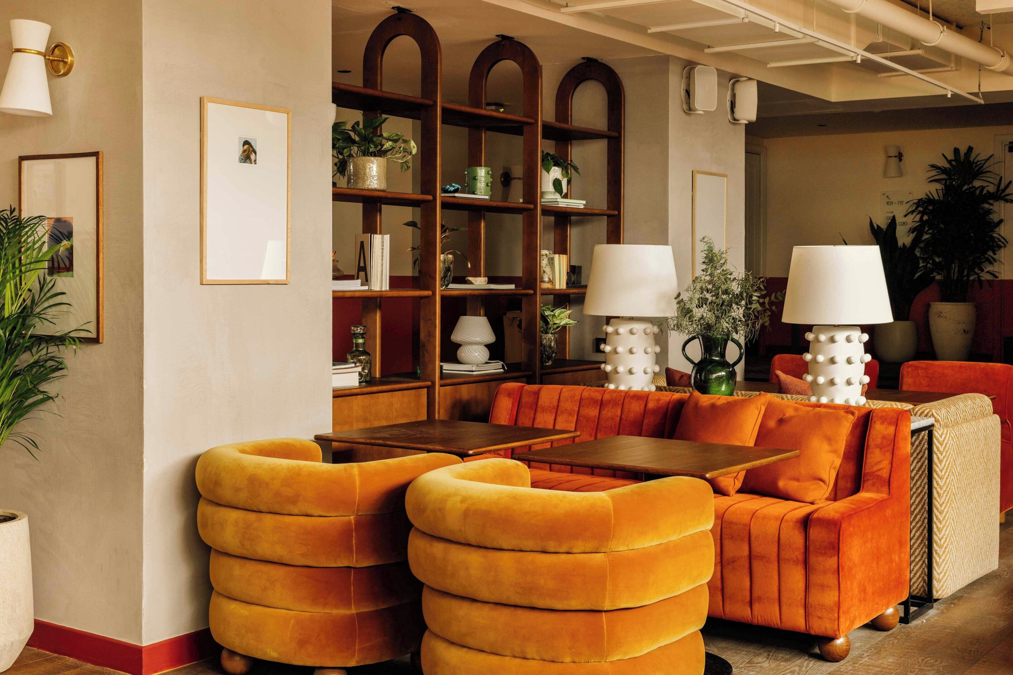 Coin salon dans le hall