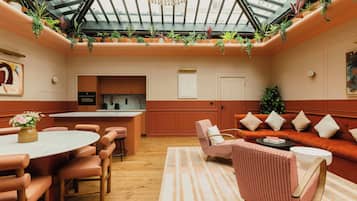 Premium bedding, in-room safe, individually decorated