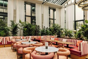 Breakfast, lunch, dinner and brunch served - Le Jardin De Verre by Locke (Paris)