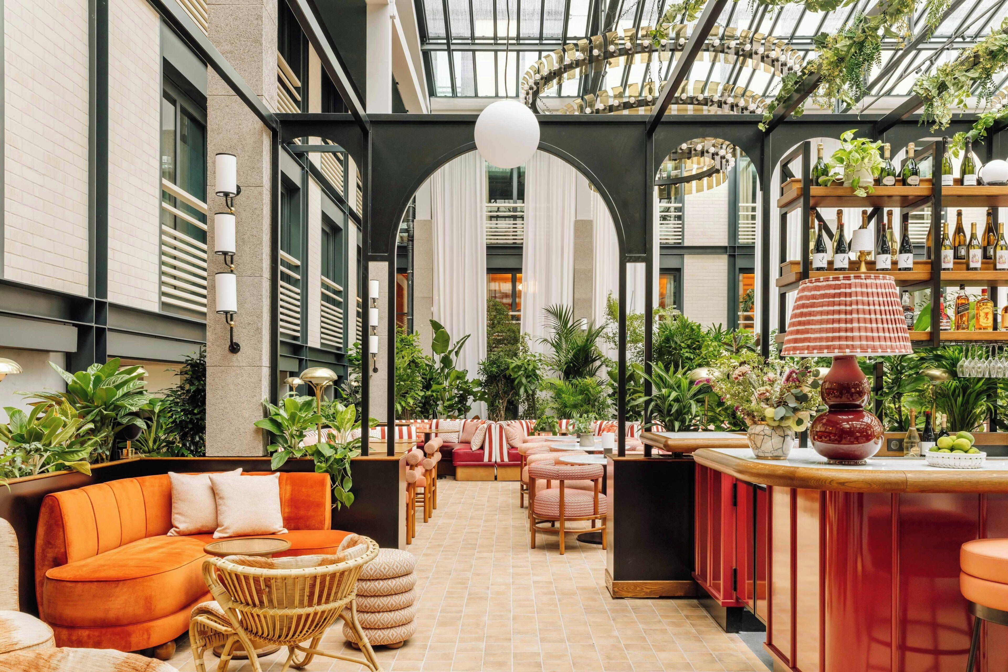 Petit déjeuner, déjeuner, dîner et brunch servis sur place