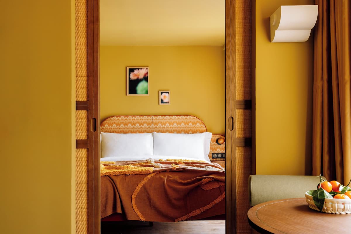 Family Suite | Aire de séjour | Téléviseur connecté de 42 po avec télévision numérique, jouets