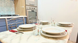 Full-sized fridge, oven - Cleo mimosa (Ancona)