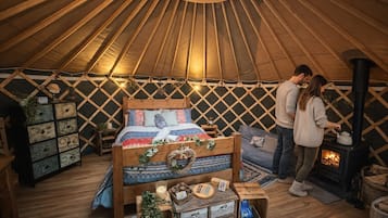 Tienda de campaña Confort | Decoración personalizada, muebles diferentes y ropa de cama