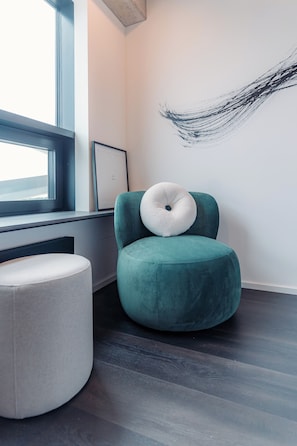 En 45-tommers smart-TV med kabel-kanaler