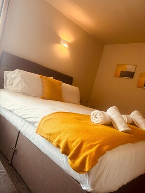 Standard Double Room, 1 Double Bed | Desk, free WiFi, bed sheets - OYO The Croppers Arms (Huddersfield)