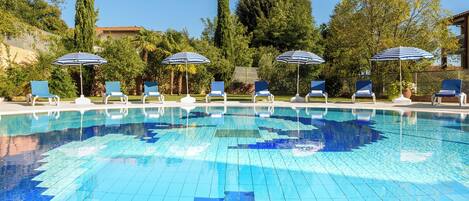 Kolam renang tertutup, penyelamat di tapak hartanah