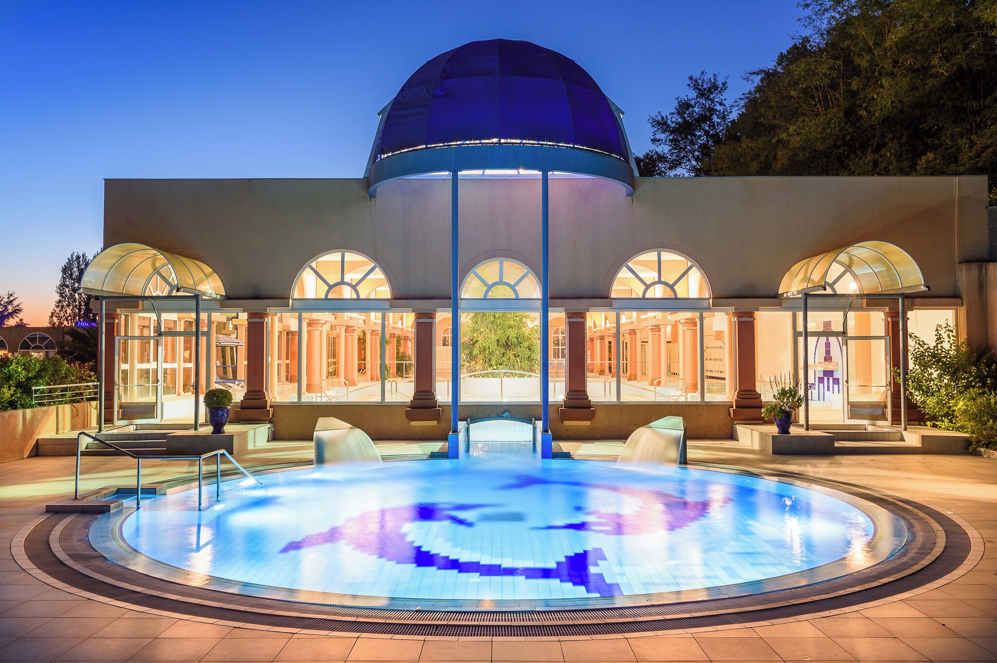 Indoor pool, lifeguards on site